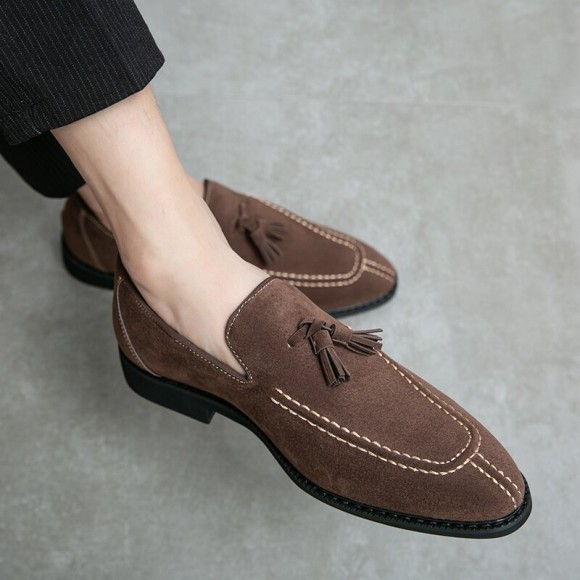 Men’s Loafers Brand Suede Leather Shoes Vintage Slip-on Classic Casual Men Driving Shoes Wedding Male Dress Shoes Tassel pointed